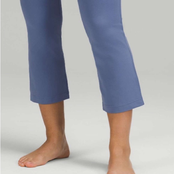 Lululemon Groove Super-High-Rise Crop 23"
Water Drop- size 12 - Picture 4 of 5